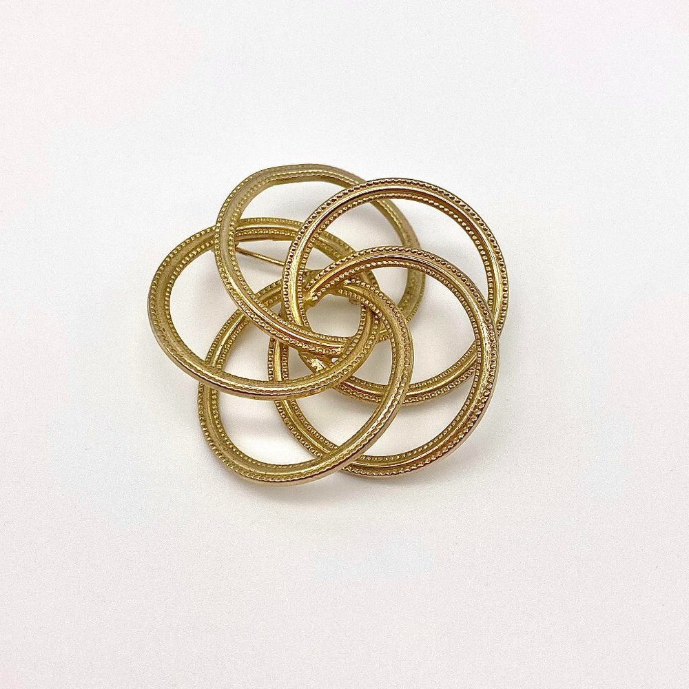 Vintage 1980s Swirl Brooch - Gold Tone Pin